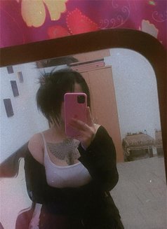 Yuri M - puta in Muscat Photo 7 of 9