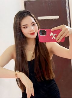 Yuri - puta in Muscat Photo 3 of 4