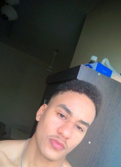 Yuri - Male escort in Dubai Photo 5 of 5