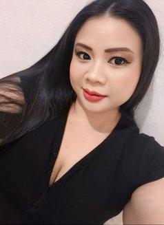 Yuri - puta in Jeddah Photo 1 of 2