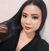 Yuri - escort in Jeddah Photo 1 of 2