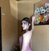 Yuri - Intérprete transexual de adultos in Ajmān