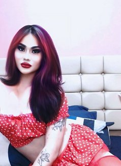 Yuricamshow - Transsexual escort in Riyadh Photo 3 of 7