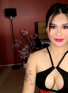 Yuricamshow - Transsexual escort in Riyadh Photo 7 of 7
