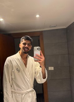 Yusef - Male escort in Beirut Photo 3 of 3