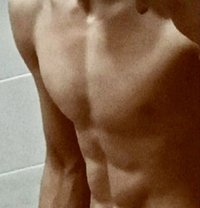 Yush - Acompañantes masculino in Kuwait