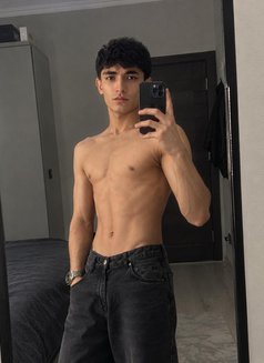 Yusuf - Male escort in İstanbul Photo 1 of 4