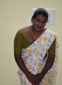 Yuvashree - Transsexual escort in Coimbatore Photo 3 of 6