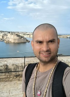 Yuvi - Male escort in Malta Photo 4 of 9
