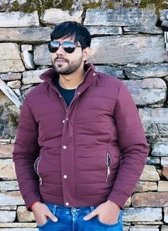 Yuvraaj Choudhary - Acompañantes masculino in Gurgaon Photo 1 of 3