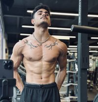 Yuvv video call confirmation - Agencia de acompañantes masculinas in Mumbai