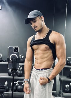 Yuvv video call confirmation - Male escort agency in New Delhi Photo 10 of 12