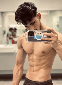 Yuvi latino - Male escort agency in New Delhi Photo 5 of 9