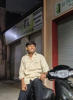 Yuvvii. ! - Male escort in Indore Photo 1 of 4