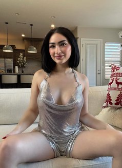 Yvette - escort in Paris Photo 4 of 5