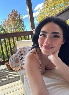 Yvetteeve - escort in Paris Photo 1 of 5