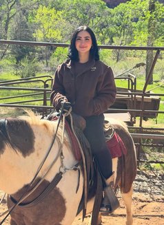 Yvetteleen - escort agency in Paris Photo 6 of 6