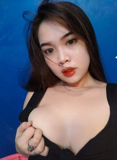 Yvonne - escort in Manila Photo 2 of 3