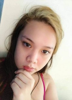 Yvonne - escort in Manila Photo 3 of 3