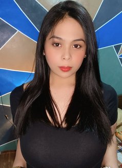 Yvonne Lewis - escort in Manila Photo 1 of 4