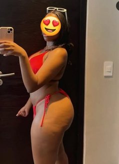 Yvonne - escort in Noida Photo 2 of 5