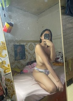 Yzabella - Transsexual escort in Singapore Photo 28 of 29