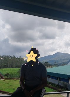 Z8411 - Acompañantes masculino in Colombo Photo 4 of 5