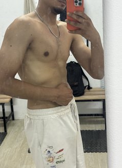 Zaala - Acompañantes masculino in Tunis Photo 1 of 1