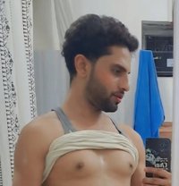 Zaamin - Acompañantes masculino in New Delhi