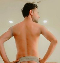 Zaamin - Acompañantes masculino in New Delhi