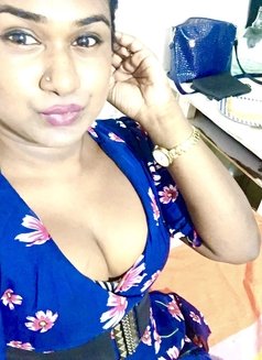 Zaara( Cam Session Available) - Transsexual escort in Colombo Photo 9 of 18