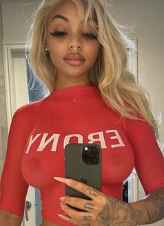 Zabeth - escort in London Photo 1 of 4