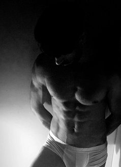 Zack - Acompañantes masculino in Dubai Photo 1 of 5
