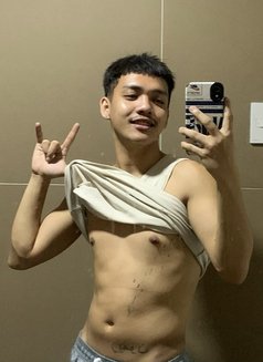 Zacky - Male escort in Singapore Photo 2 of 4