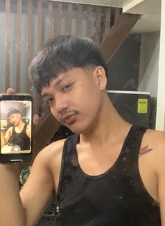 Zacky Twink - Male escort in Manila Photo 1 of 4