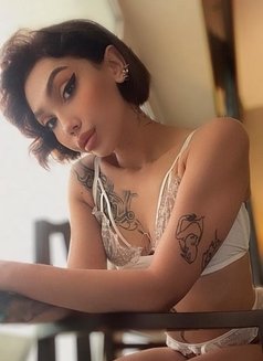 22 e.y best GFE - escort in Al Manama Photo 6 of 7