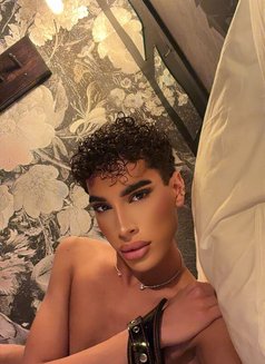 Zahia HOT - Acompañantes transexual in Paris Photo 19 of 20