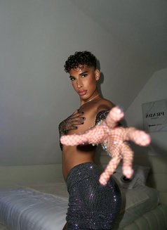 Zahia Luxury - Acompañantes transexual in Dubai Photo 9 of 20