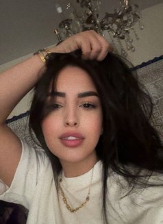 Zahra Massage Good - puta in Al Juffair Photo 1 of 4