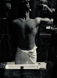 Zaid Abram - Male companion in Kochi Photo 3 of 3