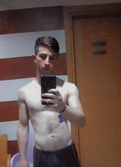 Zaid - Male escort in Amman Photo 2 of 3