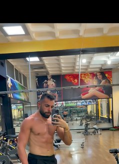Zaid - Male escort in Beirut Photo 7 of 7