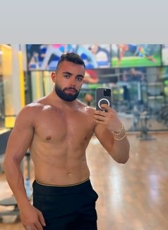 Zaid - Male escort in Beirut Photo 7 of 7