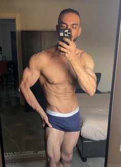 Zain - Male escort in Riyadh Photo 2 of 5