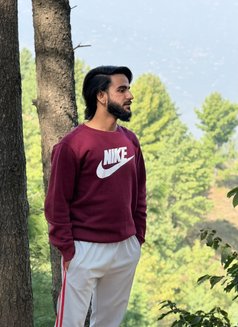 Zain Khi Individual - Acompañantes masculino in Karāchi Photo 1 of 7