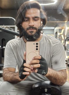 Zain Khi Individual - Acompañantes masculino in Karāchi Photo 3 of 7