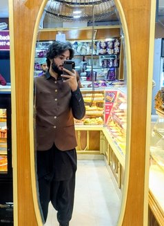 Zain - Male escort in Lahore Photo 3 of 3