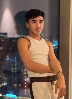 Zain Twink - Male escort in Dubai Photo 7 of 11