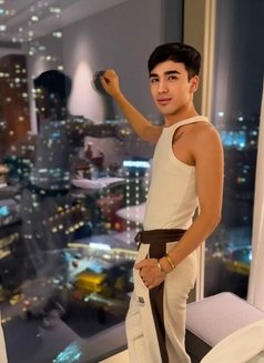 Zain Twink - Male escort in Dubai Photo 8 of 11