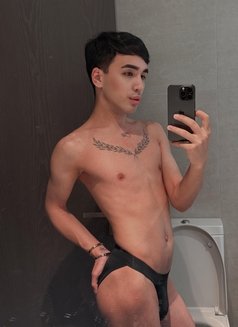 Zain Twink - Male escort in İstanbul Photo 1 of 6